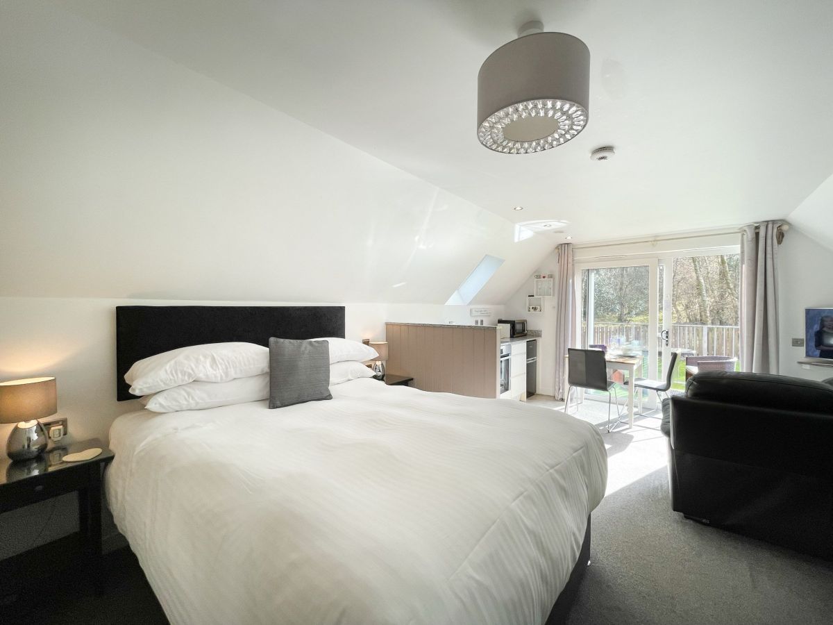 Wee Secret Apartment, listing photograph 3
