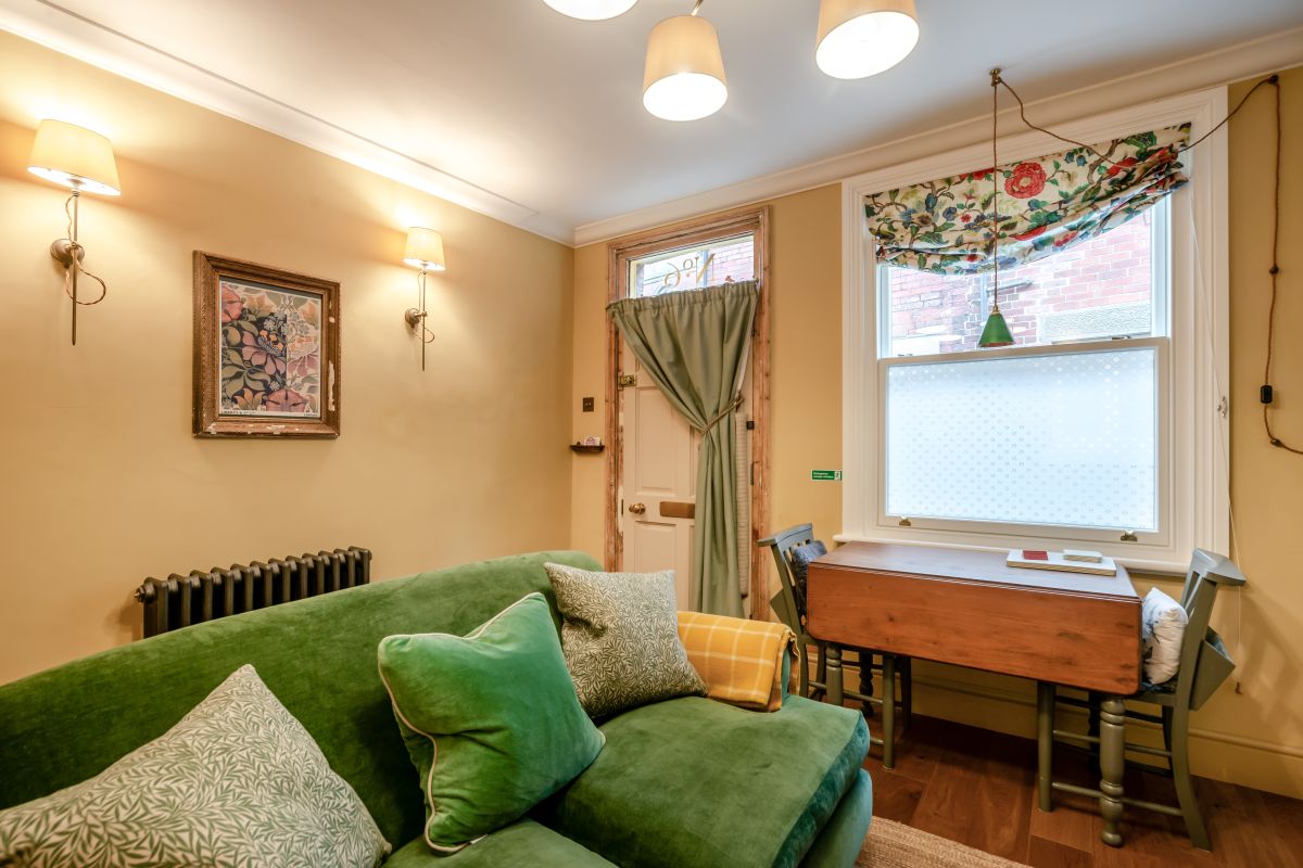 Little Red Brick, listing photograph 5