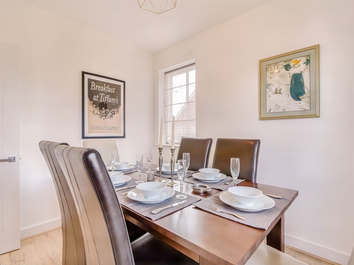 Hay House, listing photograph 11