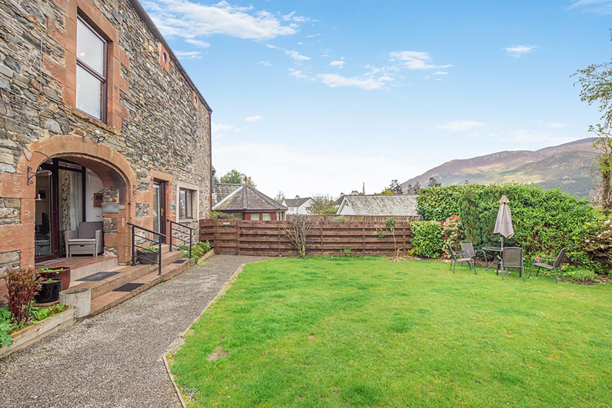 Thornthwaite Elm, listing photograph 4