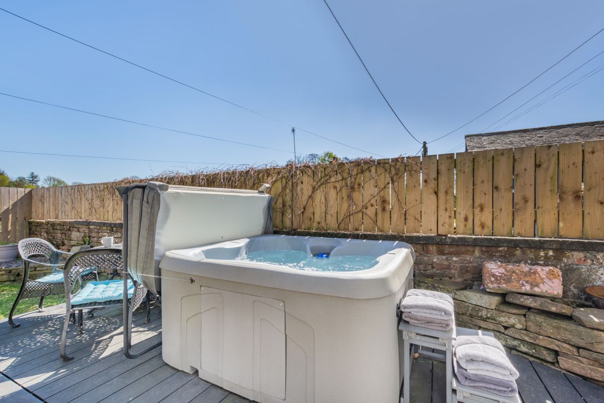 Quirky Cottage - Kemplay Foot, listing photograph 3