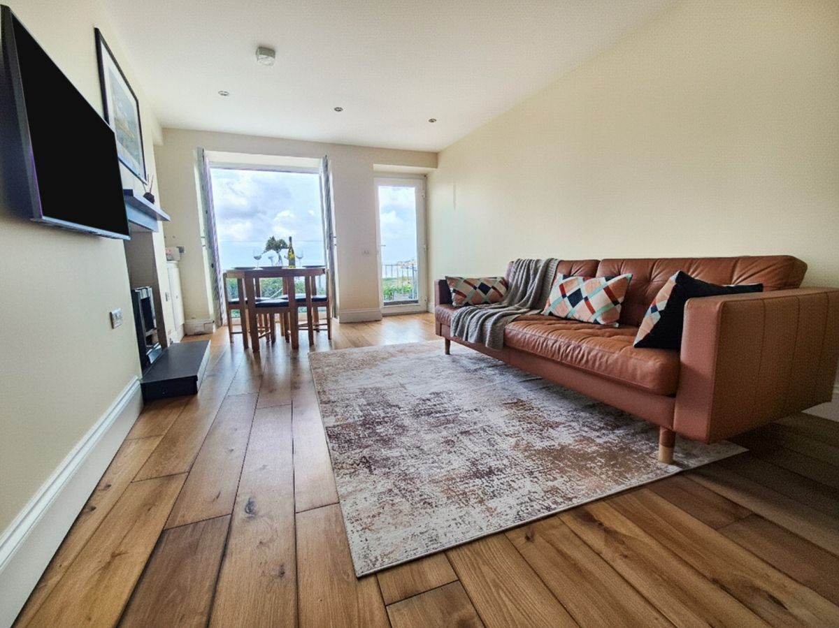 6 Penhelyg Road, listing photograph 3