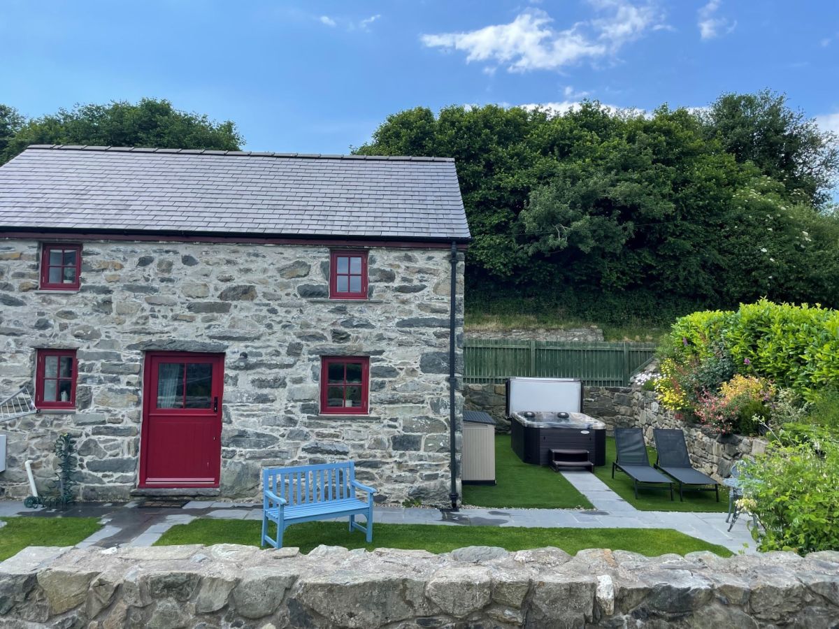 Nyth Y Wennol - Conwy