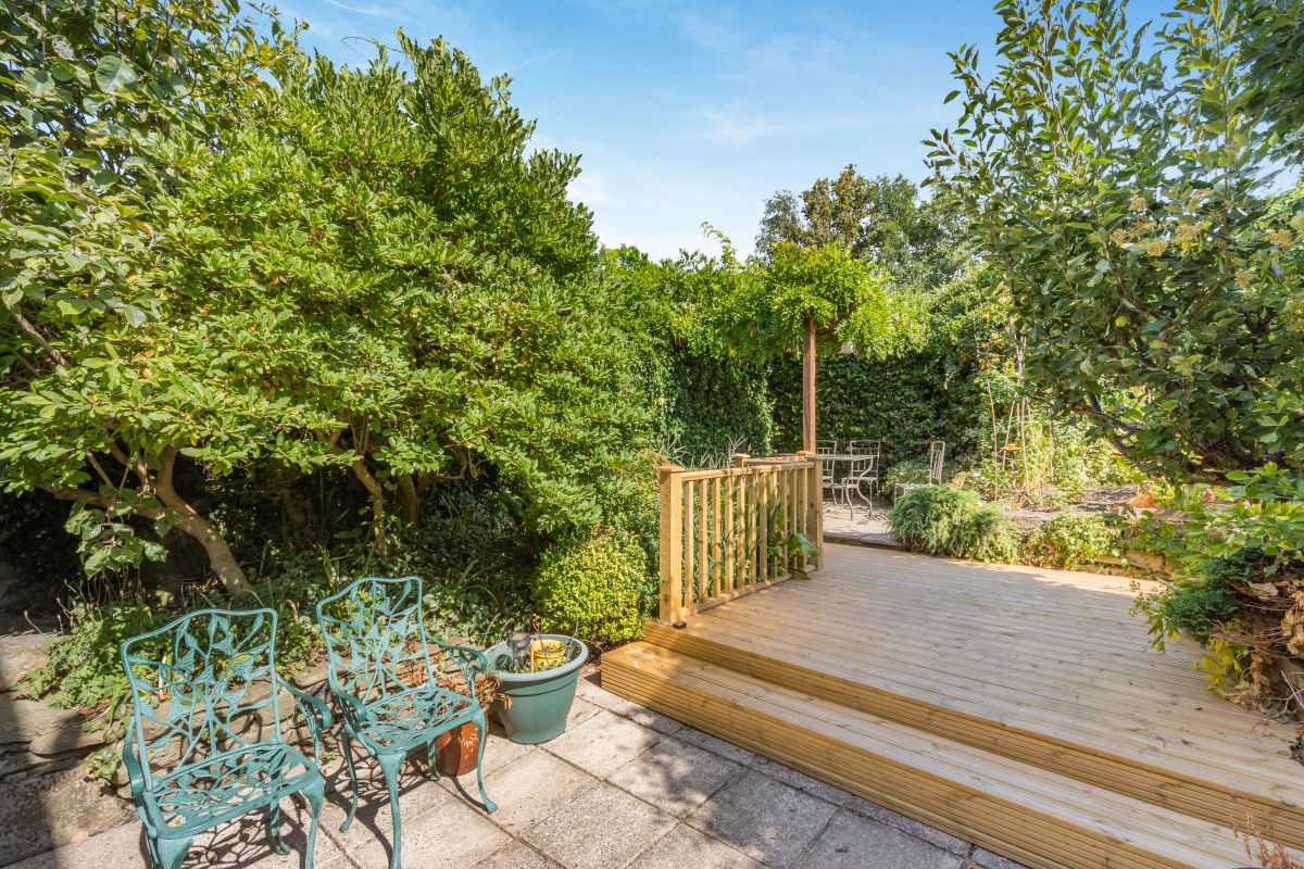 Wisteria Corner, listing photograph 2