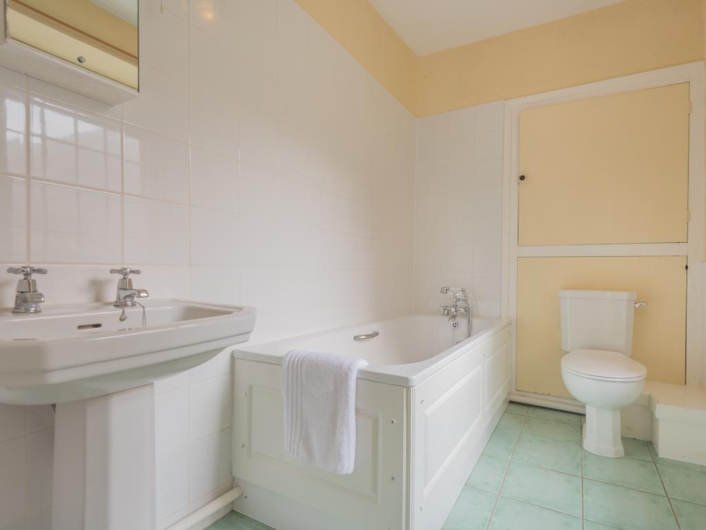 Dovedale Cottage, listing photograph 11