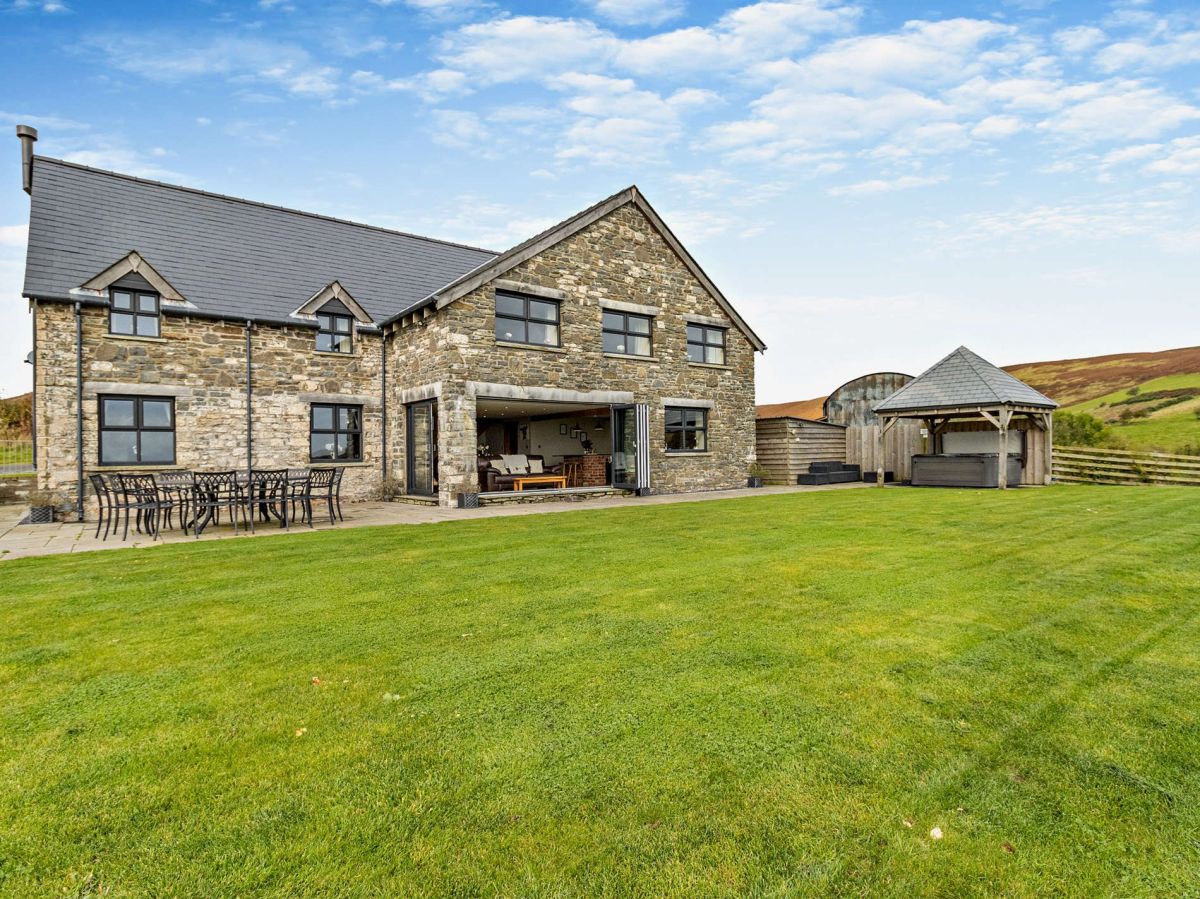 Angelrocks Farmhouse