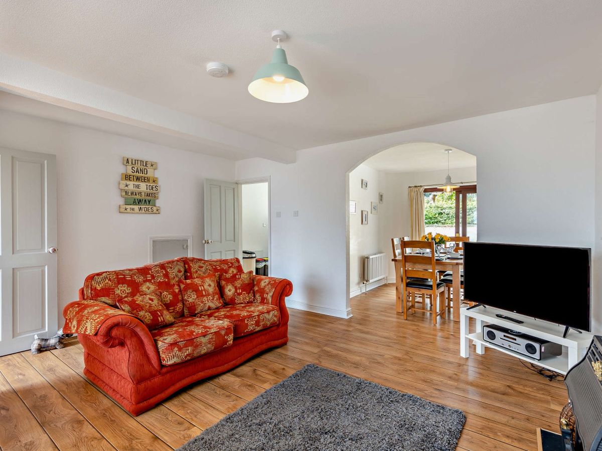 Chequers, listing photograph 3