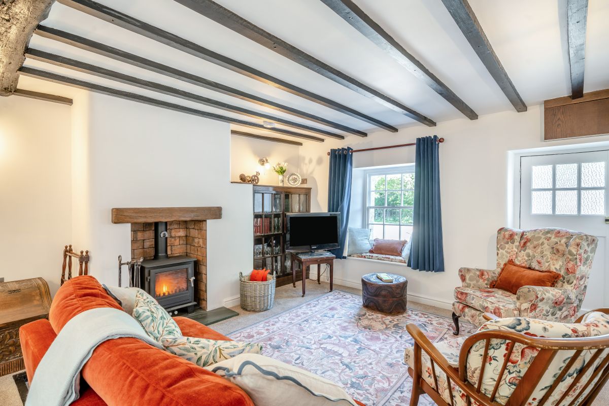 Western Cottage, listing photograph 3