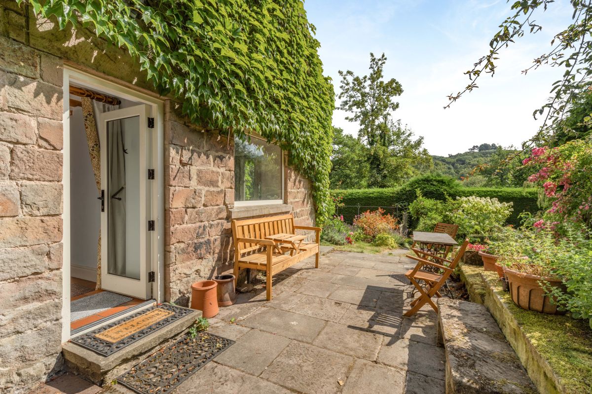 Canalside Cottage, listing photograph 2