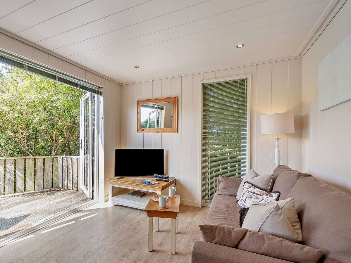 Owl's Nest Lodge, listing photograph 4