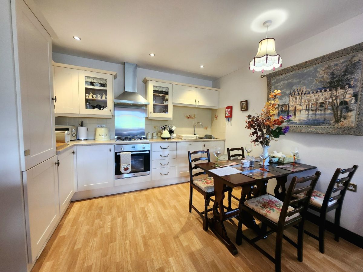 Tarn Hows Apartment, listing photograph 7