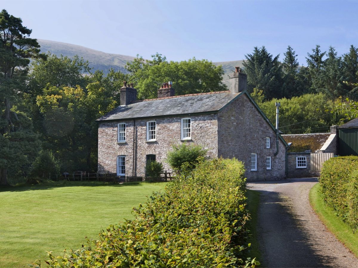 Llosged Farmhouse, listing photograph 2