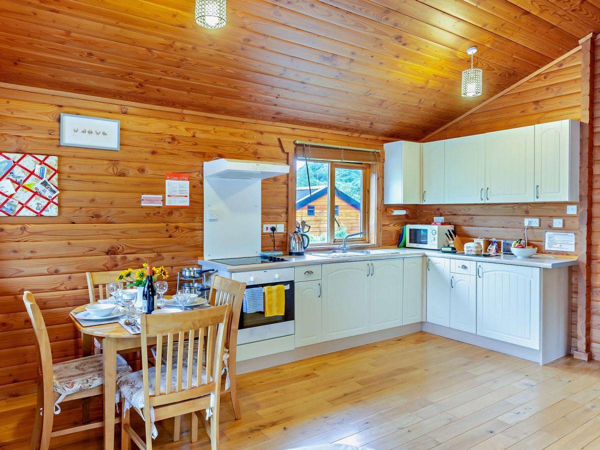 Dailfearn Chalet, listing photograph 5