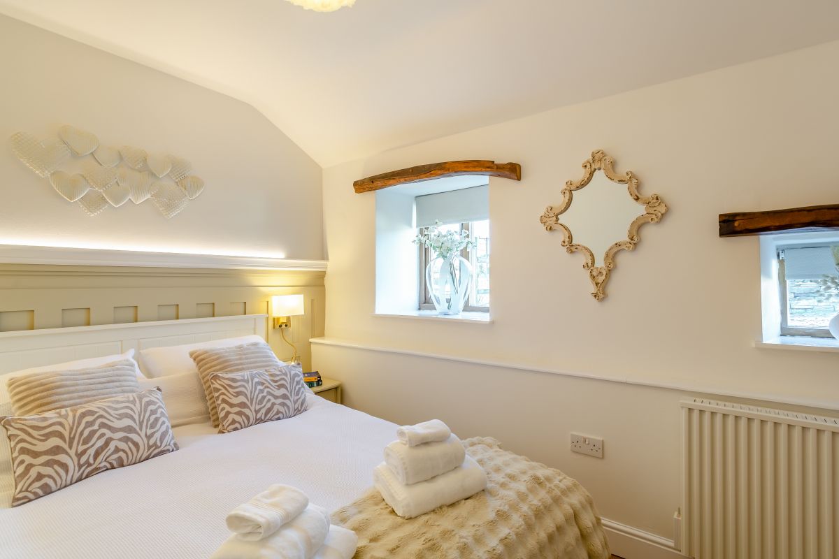 Laund Cottage - Slaithwaite, listing photograph 10