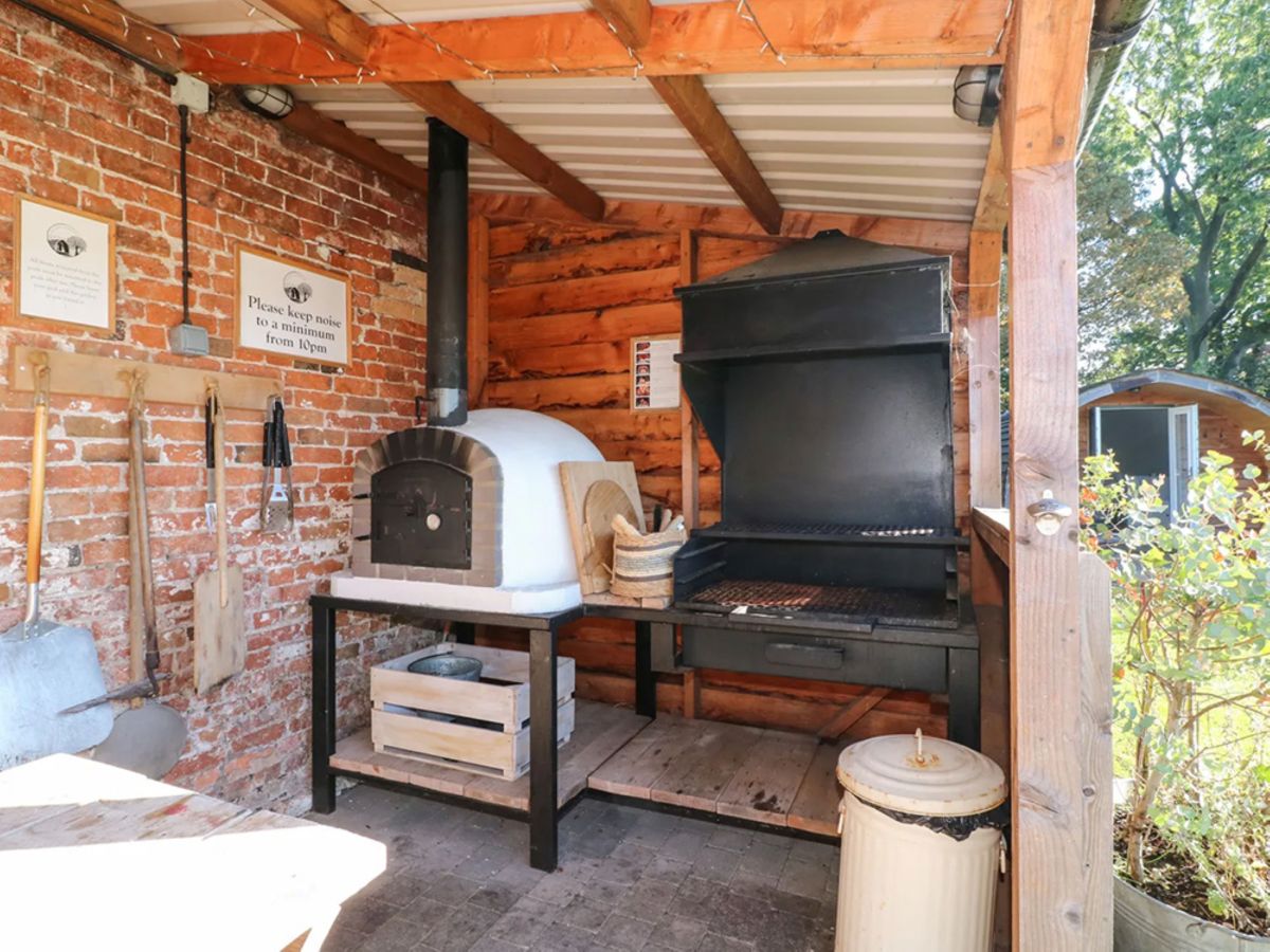 Oak Pod, listing photograph 6