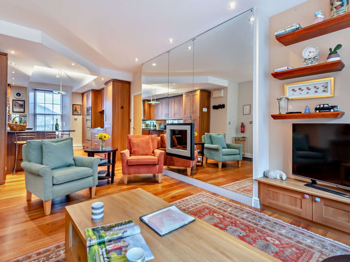 Chaucer's Place, listing photograph 6