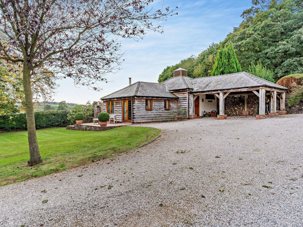 Holly Lodge - Bettws Newydd, listing photograph 2