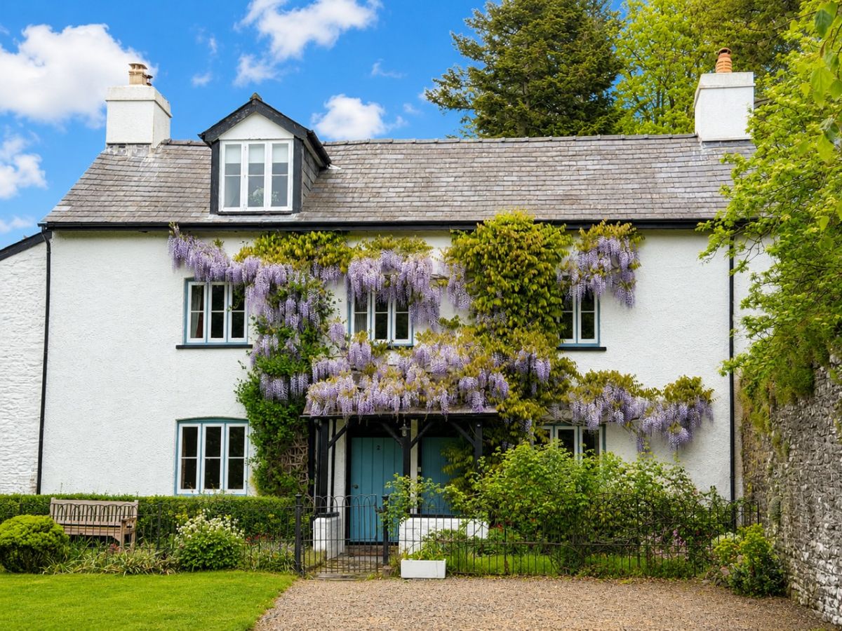 Castell Madoc Cottages, listing photograph 3