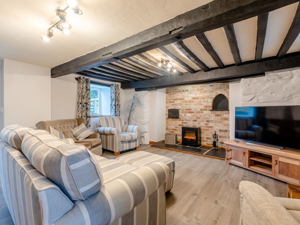 Custard Cottage, listing photograph 8