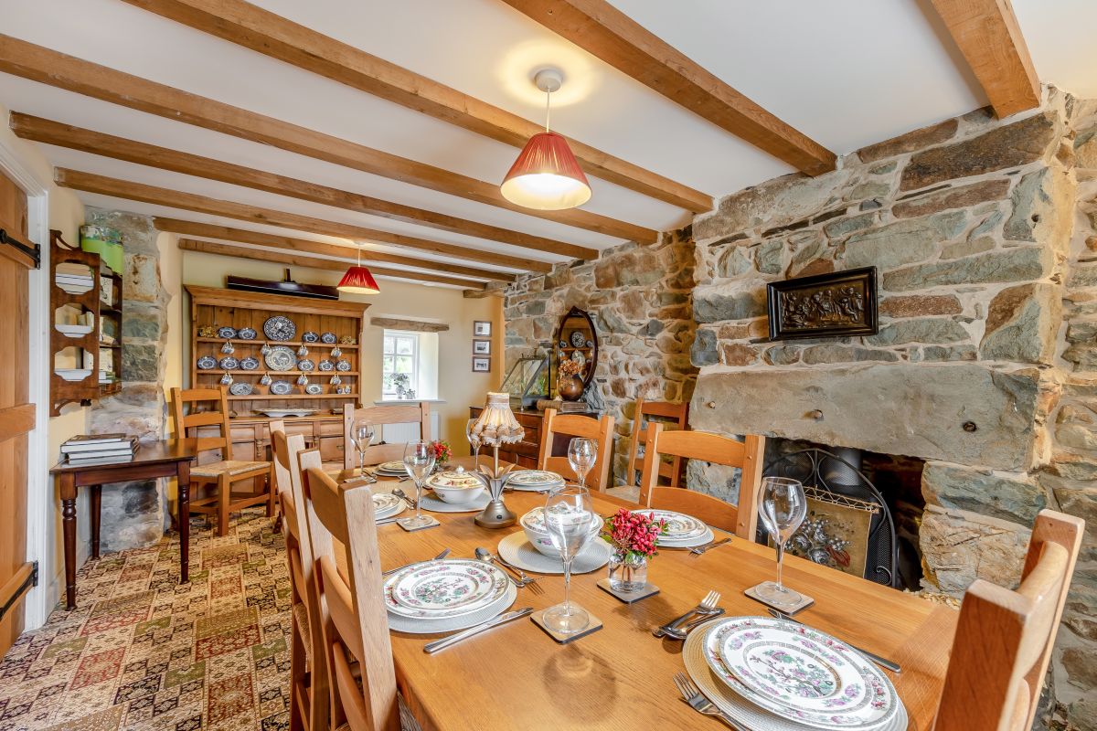 Cosy Mountain Farmhouse, listing photograph 11