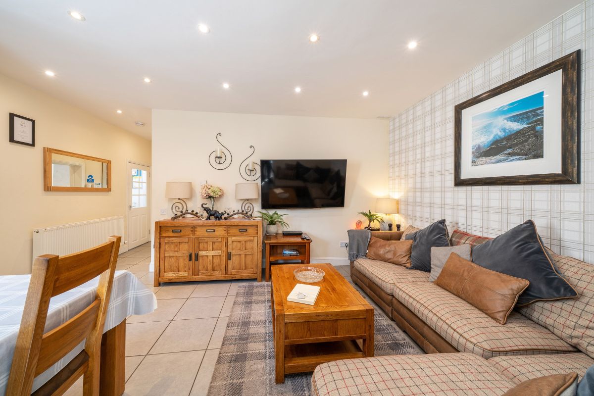 Fionas Cottage, listing photograph 2