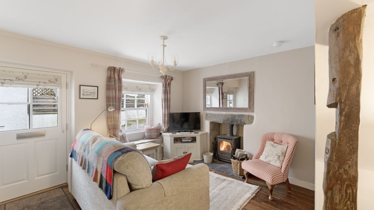 Gingerbread Cottage, listing photograph 3