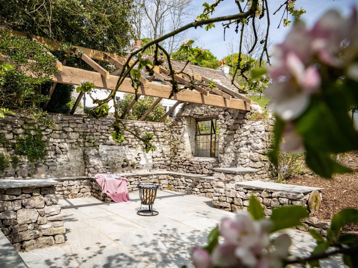 The White Cottage, listing photograph 8