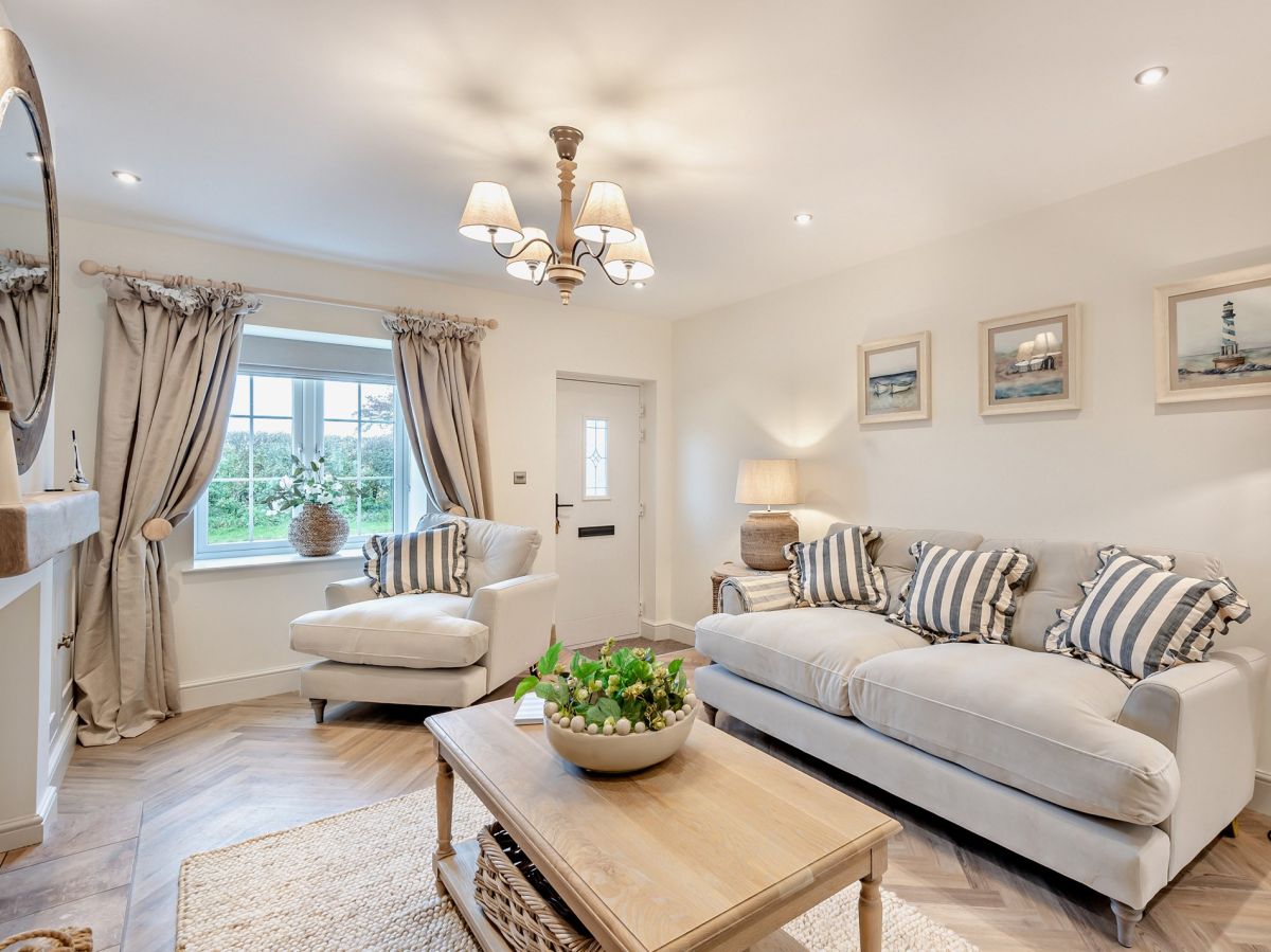 White Rose Cottage - Sunnyslack, listing photograph 4