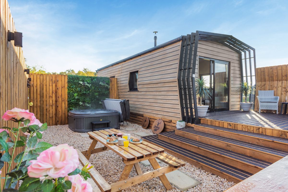 Premium Hot Tub Hideaway 5