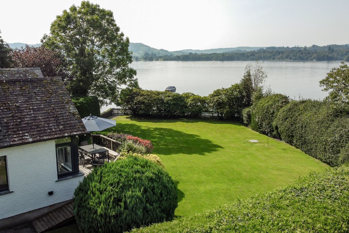 Holly Nook, listing photograph 3
