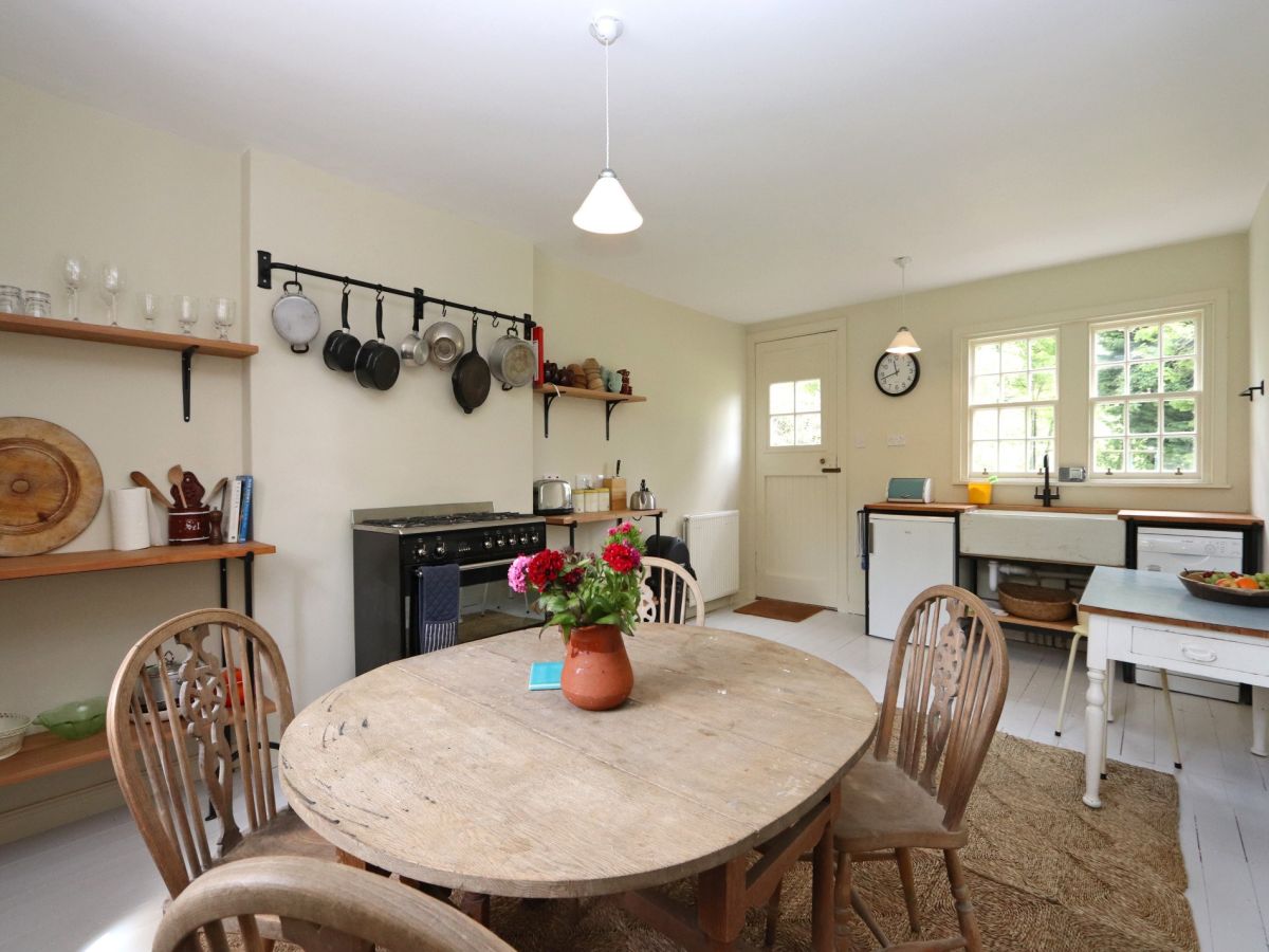 Square Cottage - Airlie, listing photograph 4