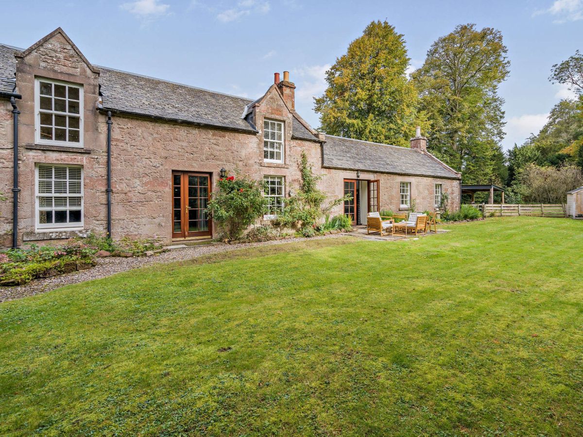 Stables Cottage At Logie House