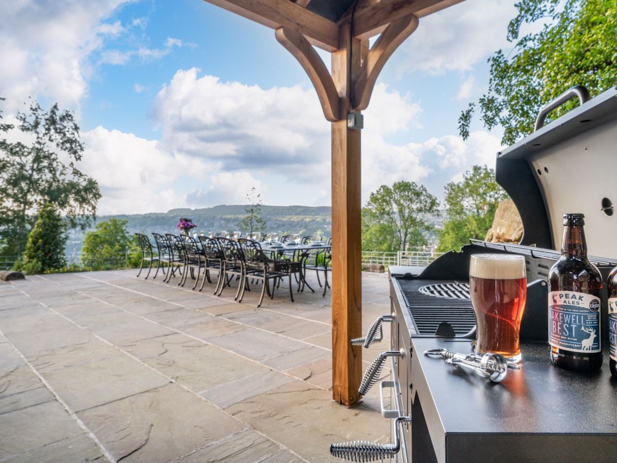 Riber House, listing photograph 4