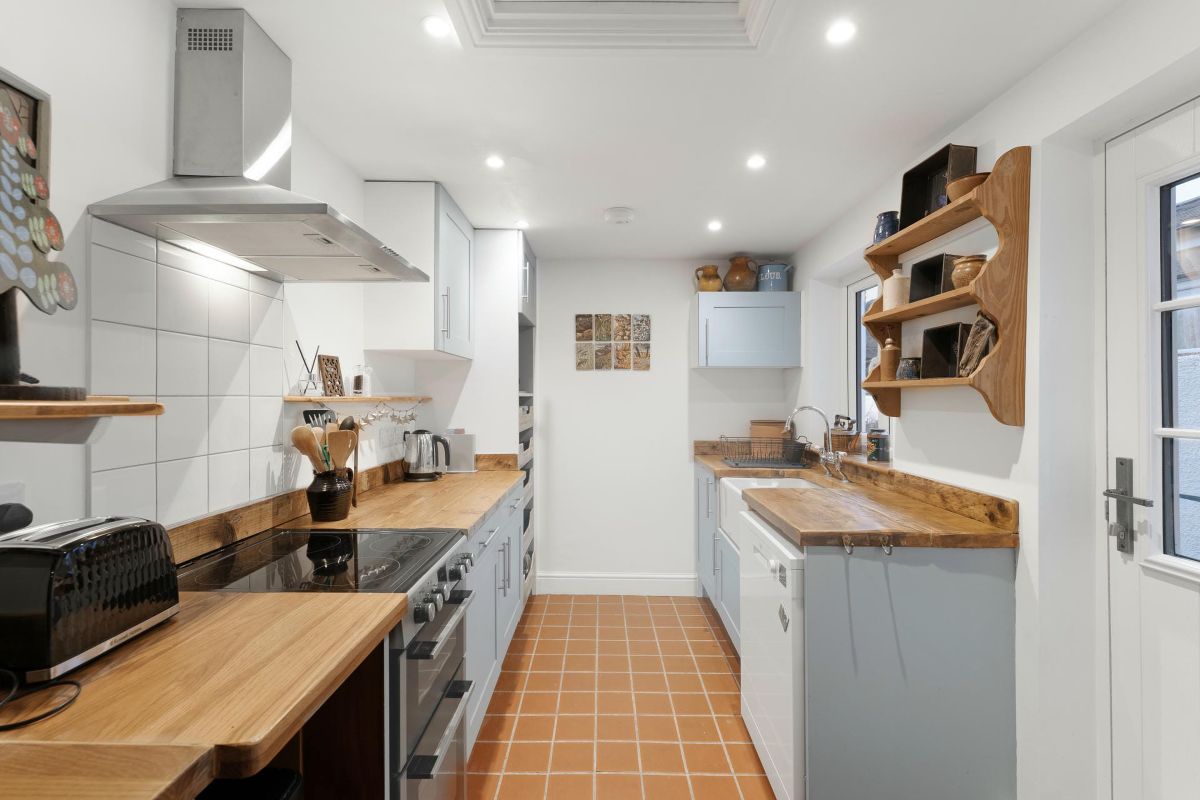 Swift House, listing photograph 9