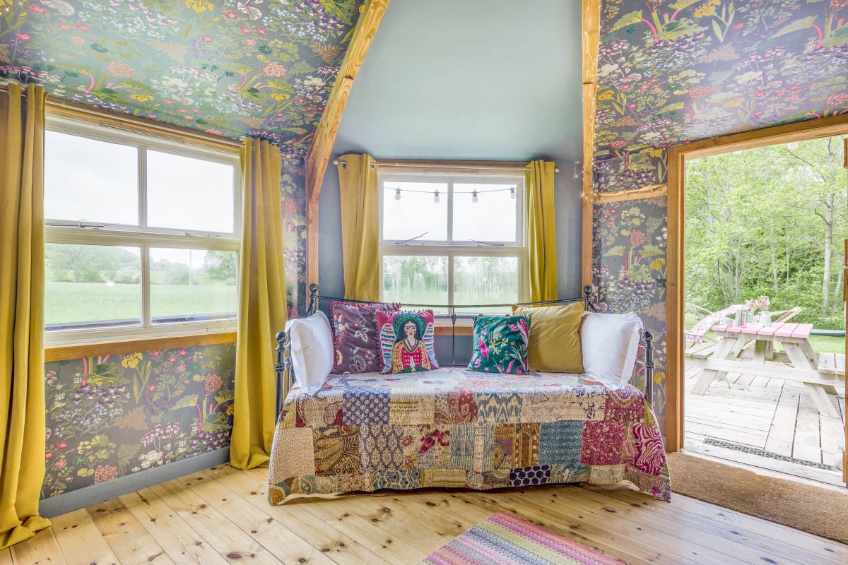 Barley Cabin, listing photograph 9