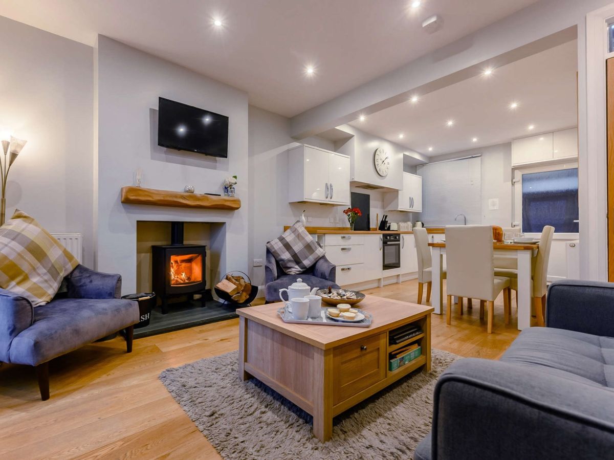 8 Myrtle Villas, listing photograph 2