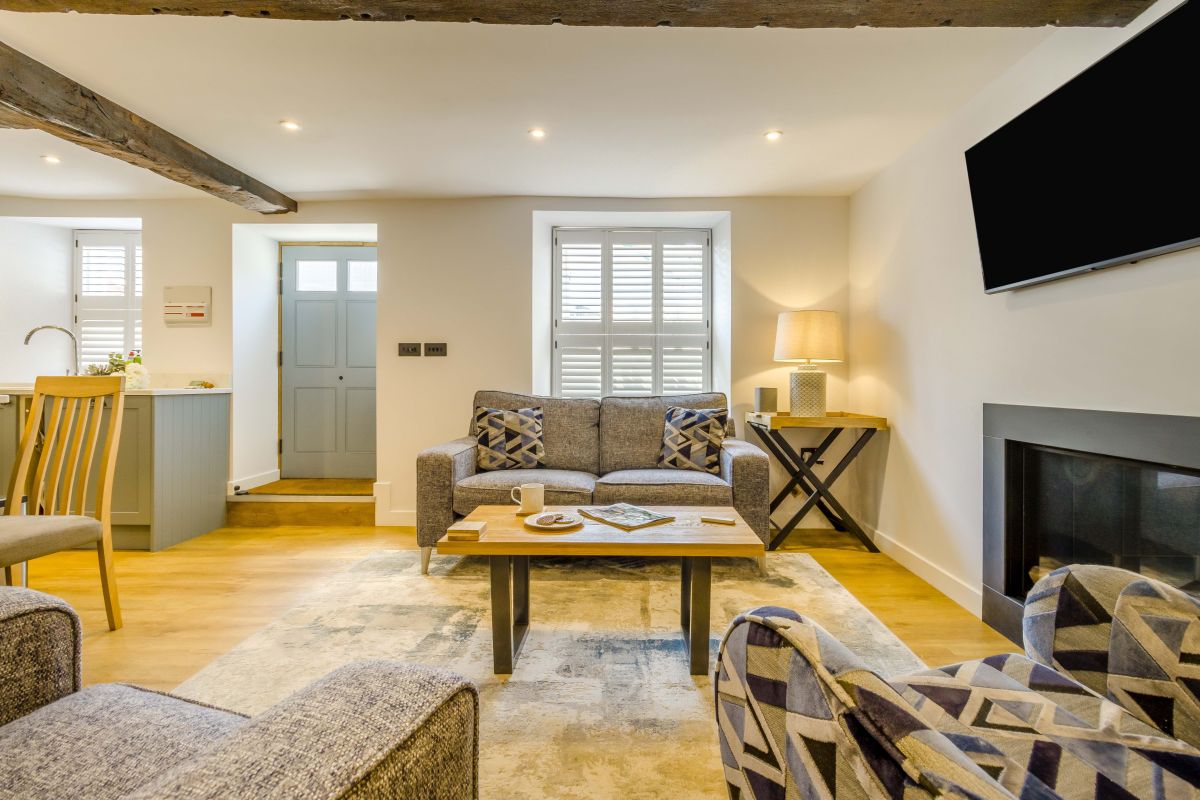 The Book Town House, listing photograph 9