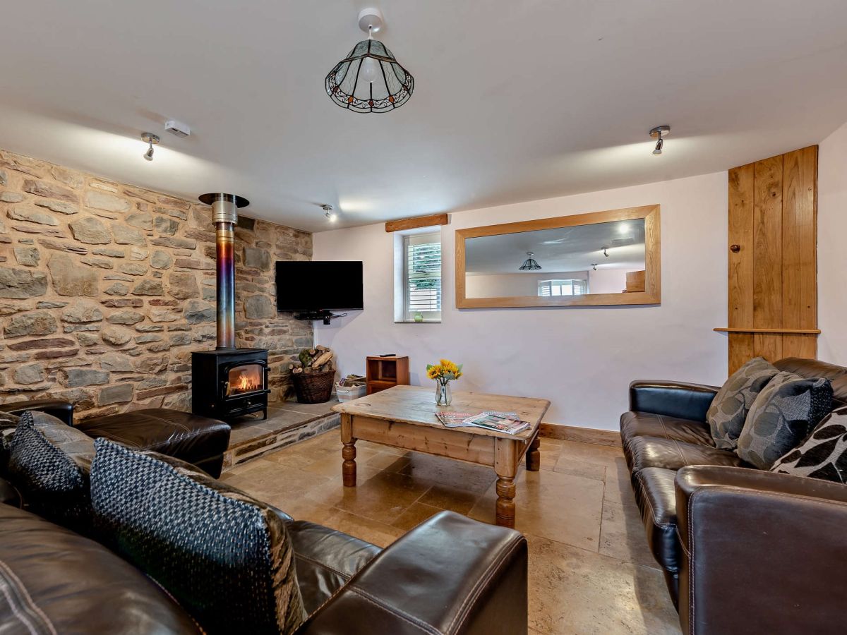 Rhiannydd's Barn, listing photograph 9