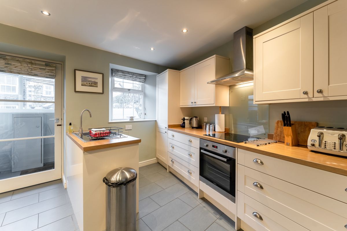Lily Tarn Cottage, listing photograph 10