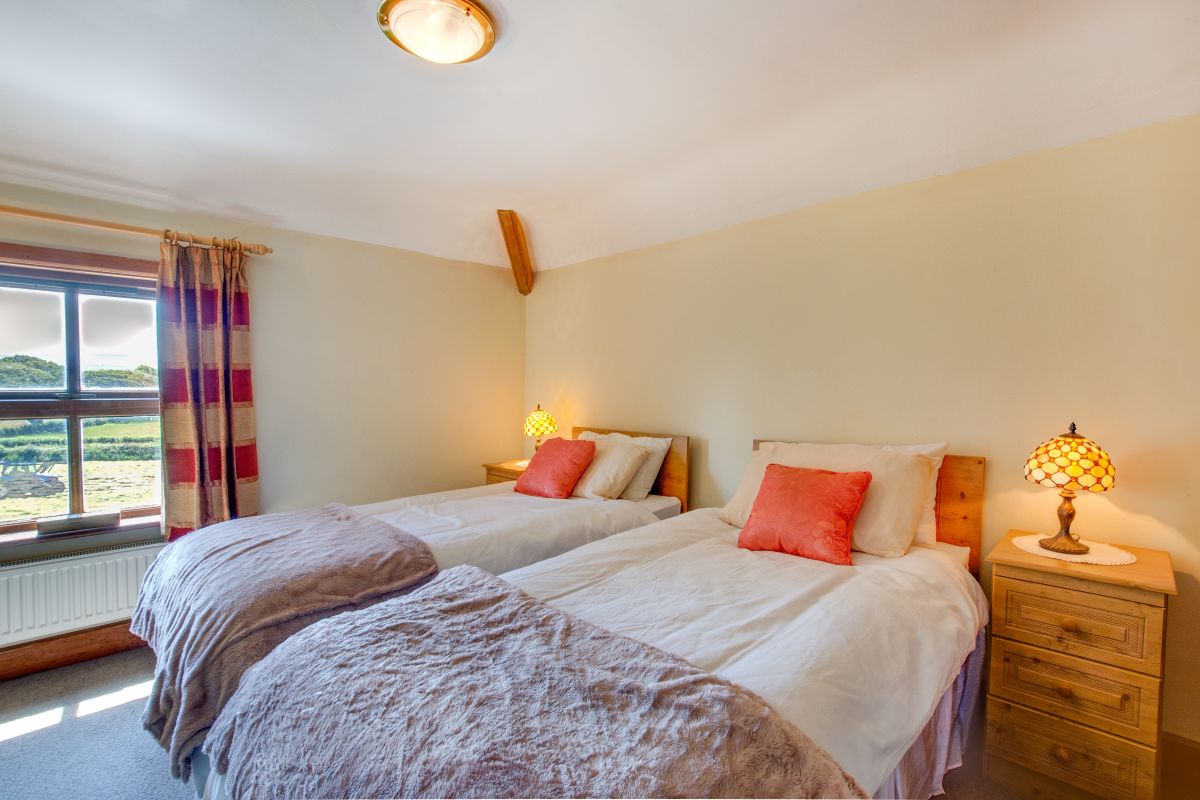 The Lodge, listing photograph 11