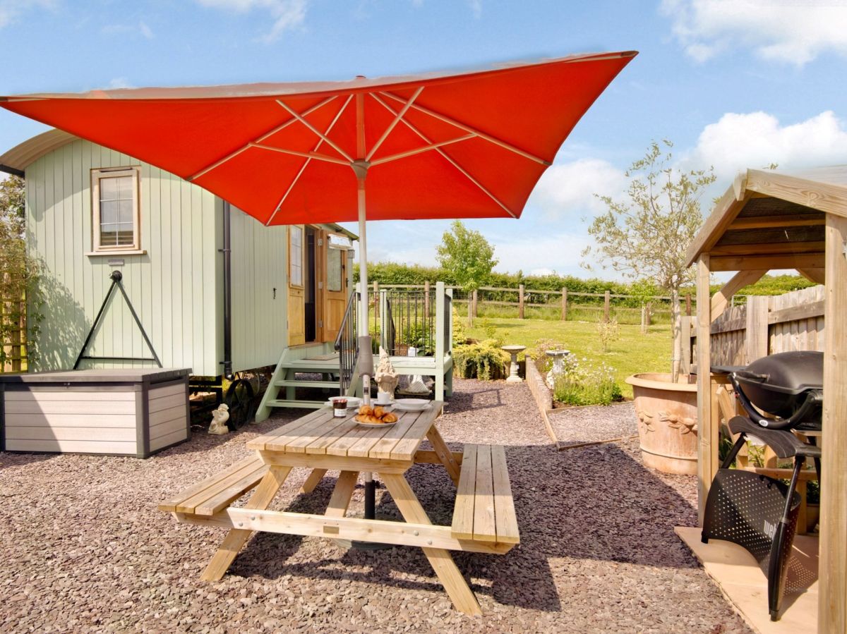 Skirrid View Shepherd Hut, listing photograph 8