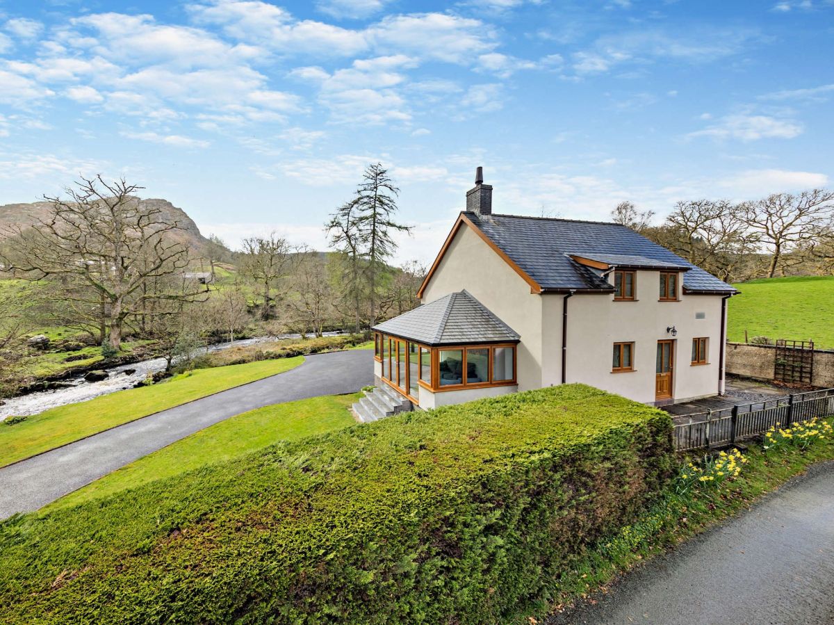 Capel Dolhendre, listing photograph 2
