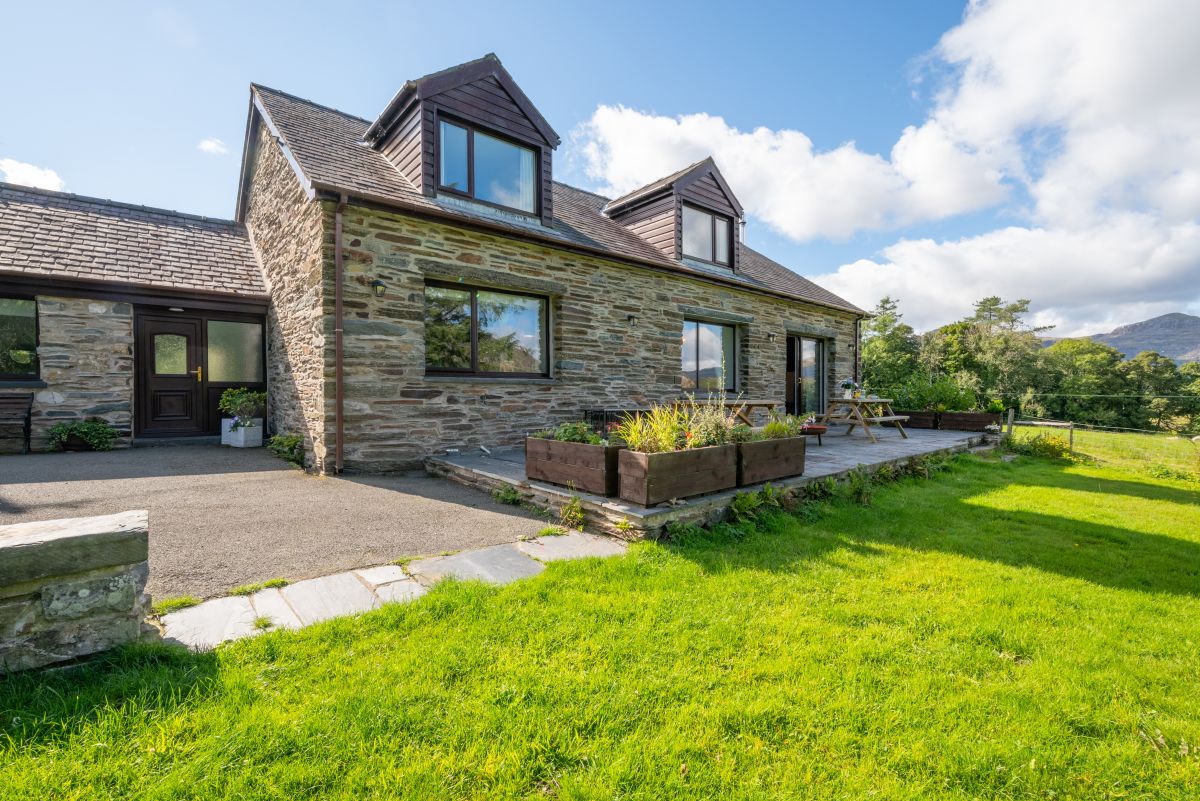 Ysgubor Cae'r Blaidd (The Haybarn)