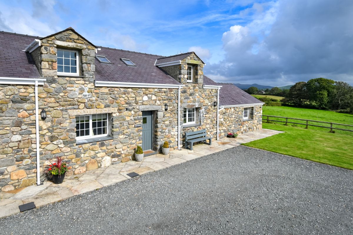 Llys Mawr