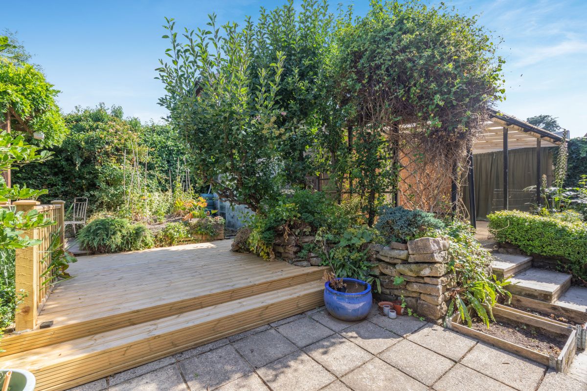 Wisteria Corner, listing photograph 3