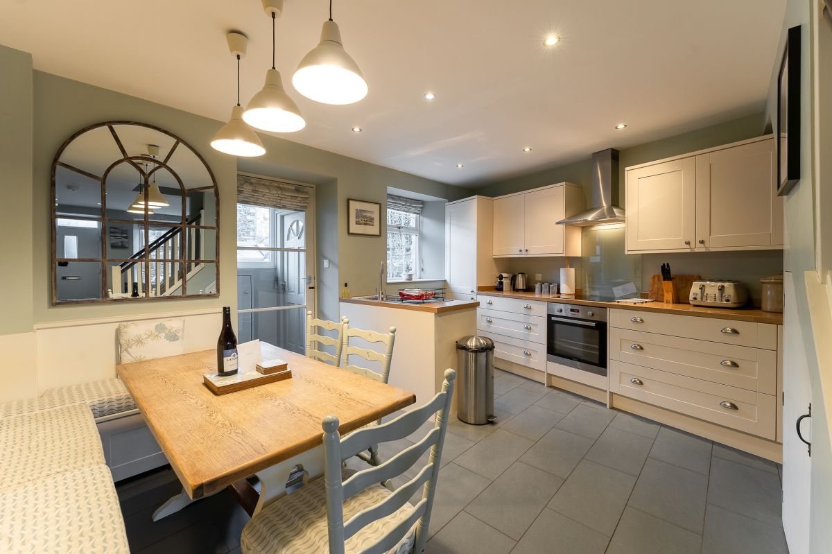 Lily Tarn Cottage, listing photograph 8