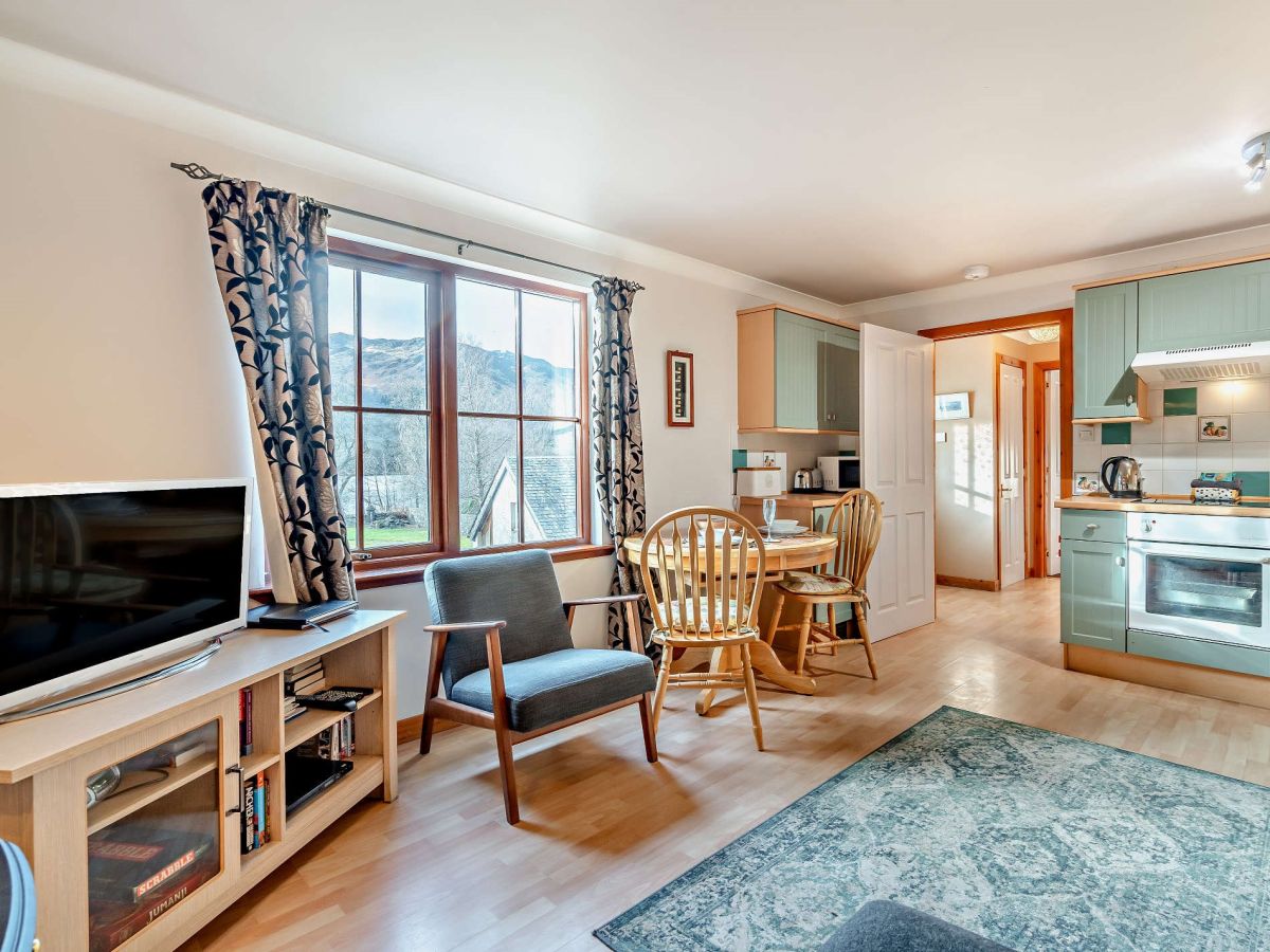 Loch Earn Lodge, listing photograph 3