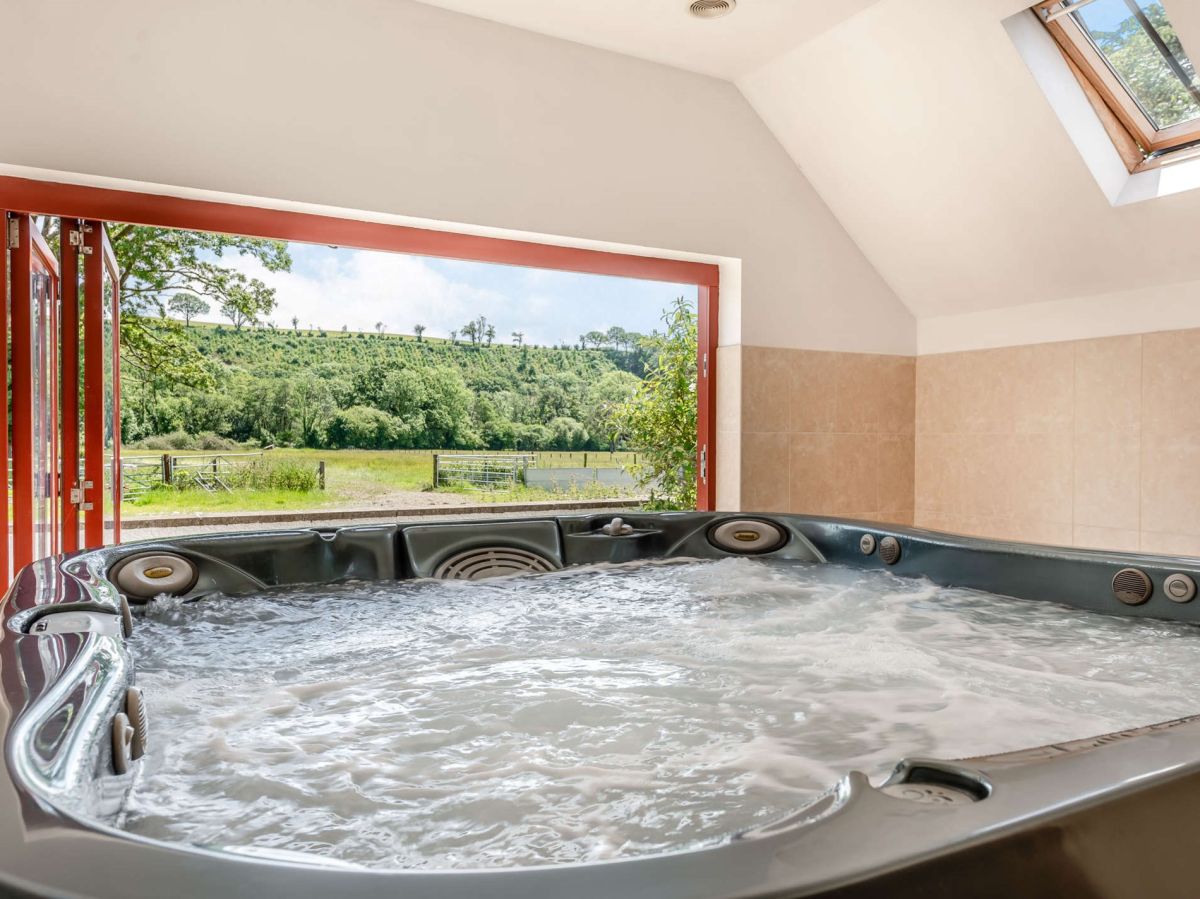 Kestrel Farmhouse, listing photograph 6