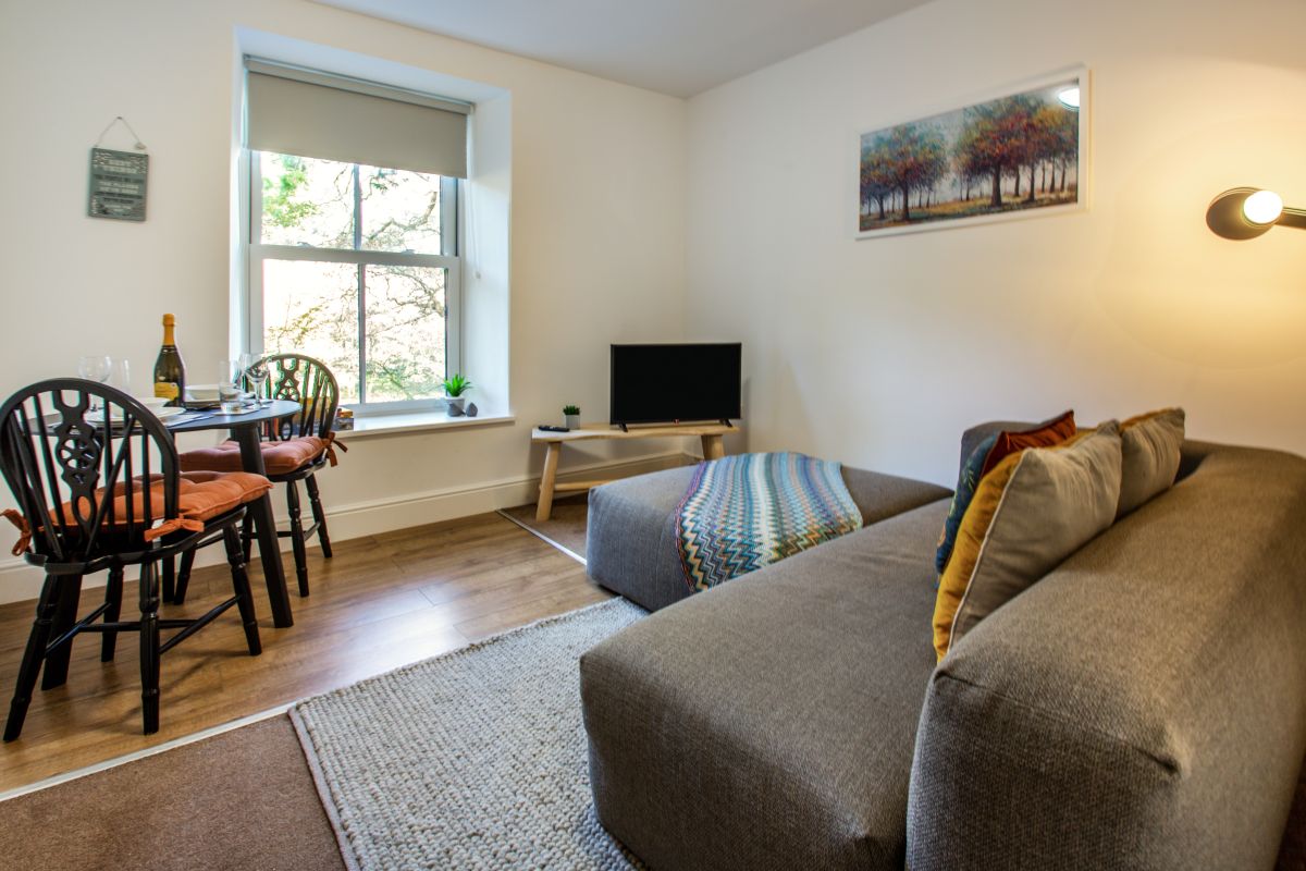 Fairy Glen Apt Three, listing photograph 2