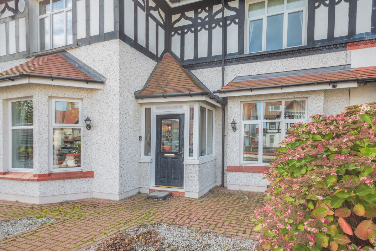 Stoneleigh, listing photograph 4